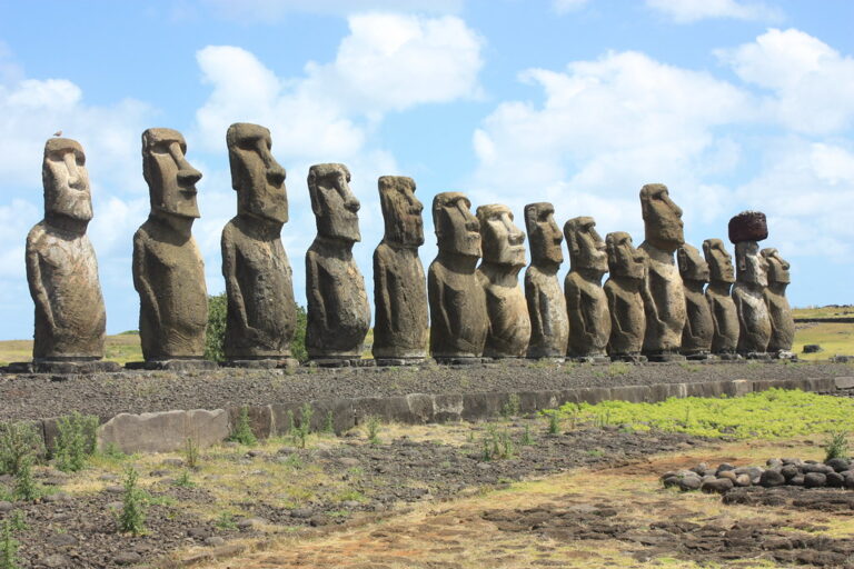 Moai dan Peradaban Rapa Nui