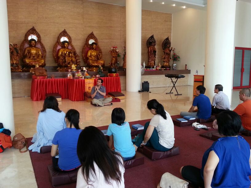 Memahami Ajaran Triratna: Inti dari Kebijaksanaan dalam Buddha