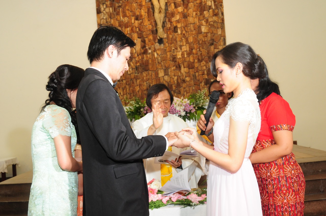 Makna Rohani Sakramen: Menyentuh Hati dan Jiwa Umat Kristen